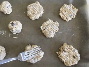 oat cookies uncooked flatten